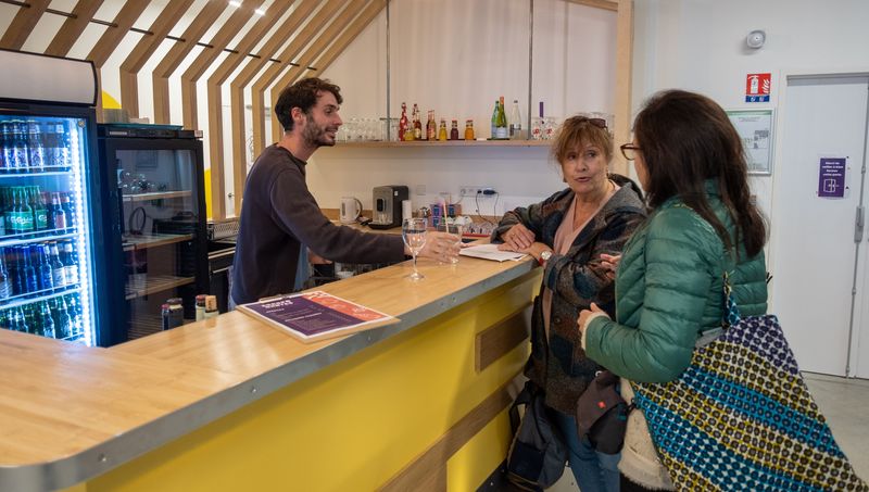 Le bar associatif d’Europa Nantes a ouvert à la rentrée. (crédit : Patrick Garçon / Nantes Métropole)
