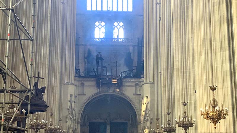 Il ne reste plus rien du grand orgue qui dominait la nef de la cathédrale...