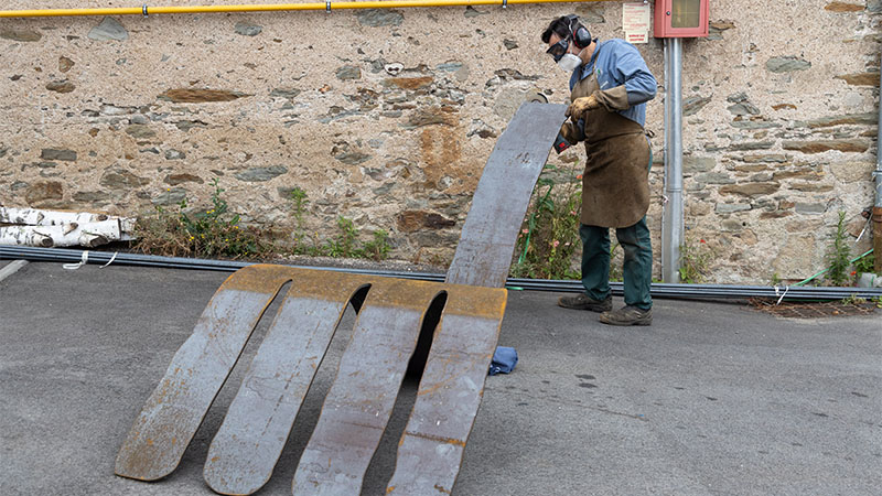 Jardiniers et métalliers du Seve ont mis leur savoir-faire au service de l’oeuvre. © Jean-Félix Fayolle.