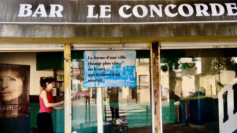 Le Concorde, bar emblématique du quartier fermé depuis plusieurs années, rouvre exceptionnellement ses portes pour accueillir les ateliers d'écriture et de pratique théâtrale mis en place pour la création partagée d'Alambic' (© DR).