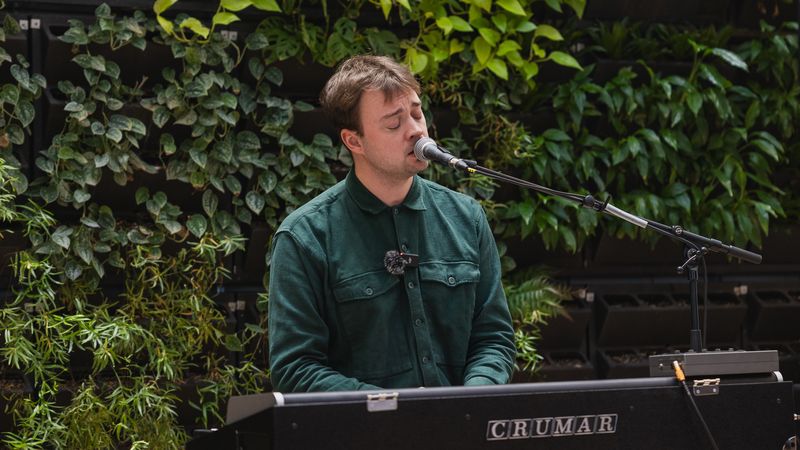 Lenparrot en concert à l'EHPAD Hirondelle de Sèvre © Garance Wester.