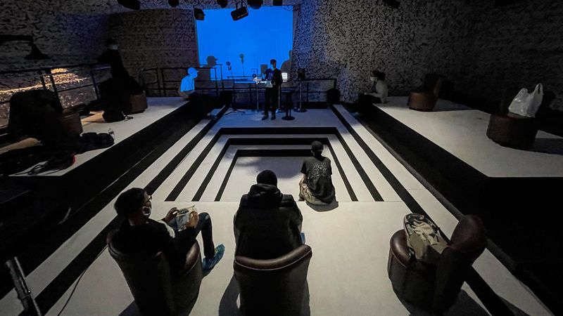 Les ateliers MAO, un des projets mis en place par le collectif Tracass dans le café-concert.
