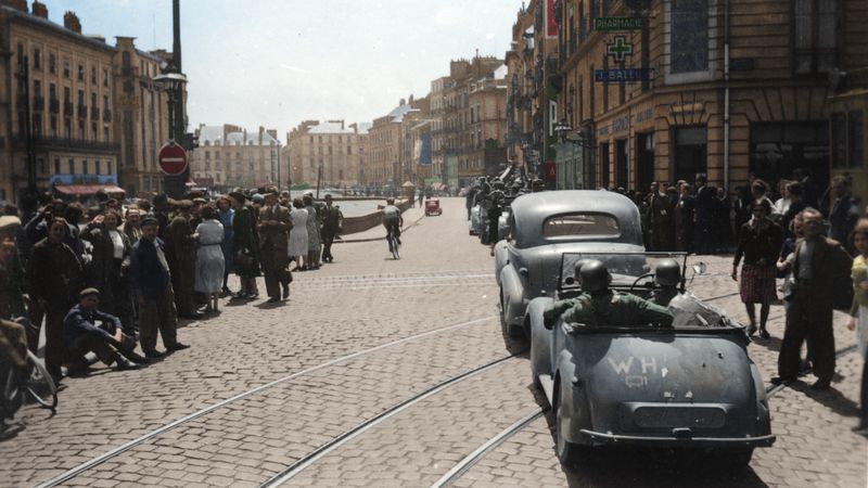 19 juin 1940 : les premières colonnes allemandes arrivent sur le boulevard de l'Erdre. Nantes va vivre plus de quatre années sous l'Occupation © coll. Sylvain de Fleurieu.