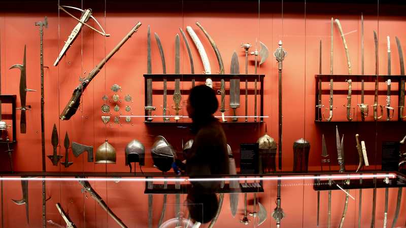 Musée de collectionneurs, Dobrée est dépositaire des armes réunies par Octave de Rochebrune – lequel avait posé pour condition qu'elles soient exposées dans une pièce rouge... © Romain Boulanger.