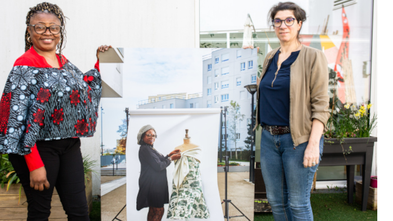 Thérèse Yambou-Monthé (à gauche), habitante du Clos-Toreau, a pu créer sa robe et découvrir les coulisses du théâtre Graslin. © Céline Jacq pour Nantes Métropole