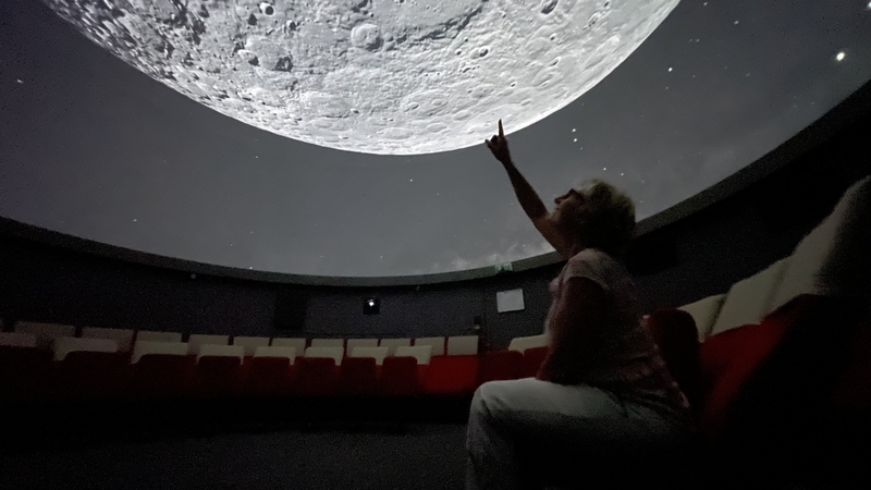 Les images projetées sur le dôme du Planétarium de Nantes offrent un réalisme saisissant, grâce à la technologie laser © Nantes Métropole.