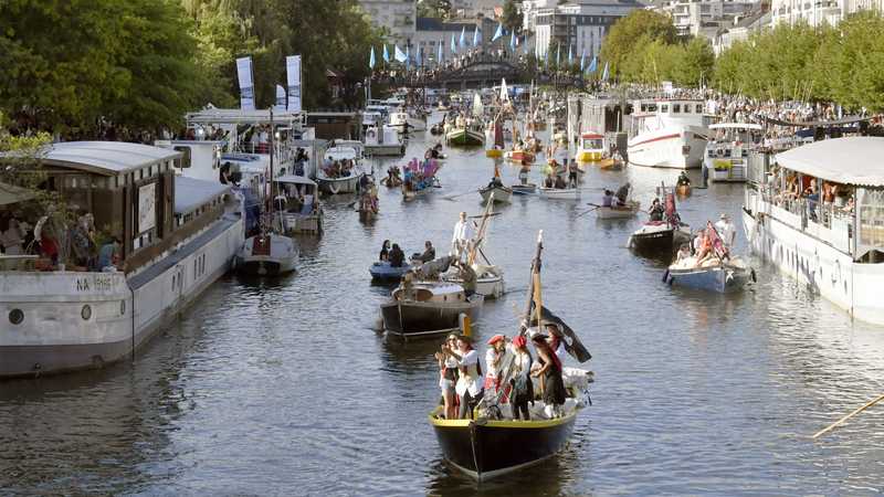 Sur le canal de Nantes à Brest ou sur l'Erdre, de nombreux lieux permettent d'admirer la flottille de la Belle plaisance, en navigation ou en escale © Rodolphe Delaroque.