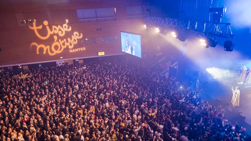 L'équipe de Tissé Métisse annonce une programmation riche où se succèdent concerts, théâtre, danse, et des temps d’échanges autour de la lutte contre les discriminations.