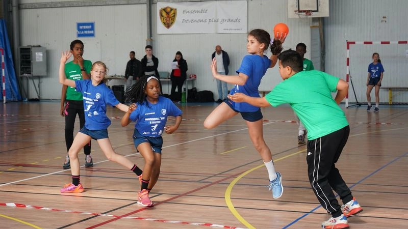 L'événement « Handball'toi » se déplace dans plusieurs quartiers de Nantes et propose de nombreux ateliers pour découvrir le hand en compagnie de professionnels !