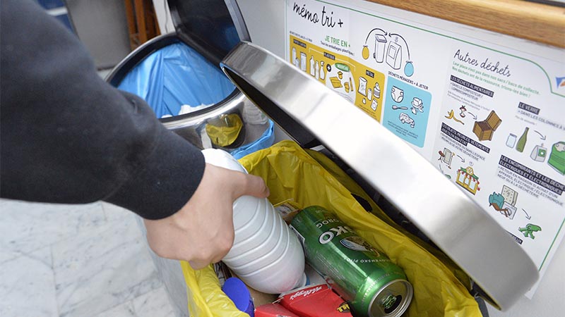 A partir de 2021, pour tous les habitants de la Métropole, la consigne sera simple : emballage = poubelle ou sac jaune.