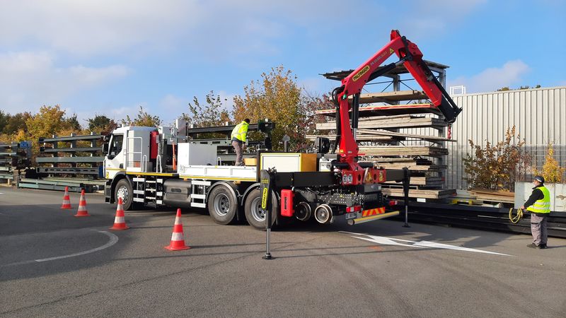 Les trois nouveaux camions de chantier représentent un investissement de près de 2 millions d’euros.