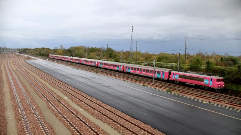 18 km de voies ferrées ont été édifiées, dont 6 km de voies électrifiées. © Romain Boulanger pour Nantes Métropole.