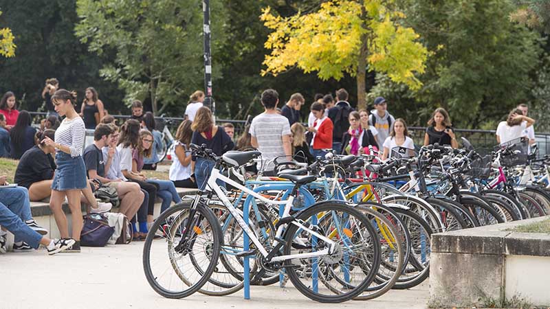 L’expérimentation vise à inciter les étudiants utilisant les transports collectifs dans leurs trajets du quotidien à pratiquer le vélo.