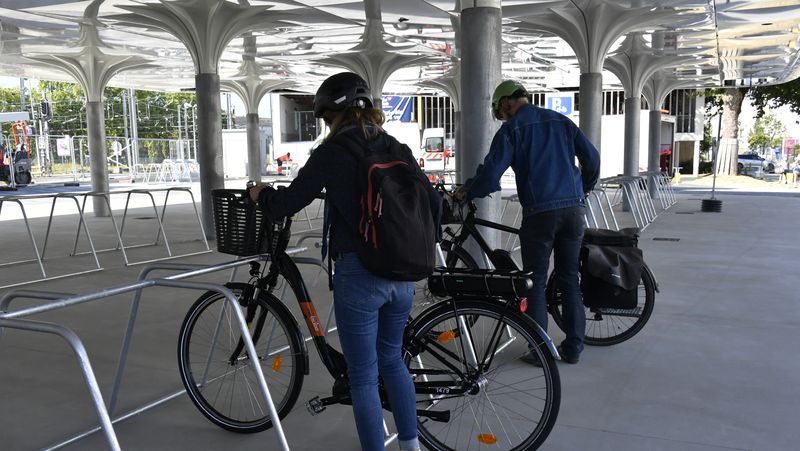 Dans l'attente des mobiliers vélo définitifs, la Cyclostation va être équipée de racks provisoire pour accueillir environ 180 vélos.