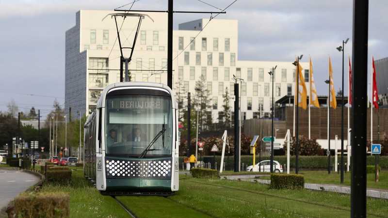 La 4e génération du tramway nantais est à présent « en phase de tests voyageurs ». Dans l’immédiat, deux rames circulent en semaine sur la ligne 1 (trois le week-end) © Ludovic Failler.