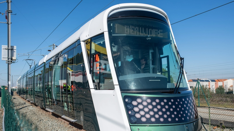 Au centre d’essais d’Alstom à La Rochelle, le tramway nantais nouvelle génération a parcouru  à pleine vitesse la portion de 1,4 km. © Patrick Garçon
