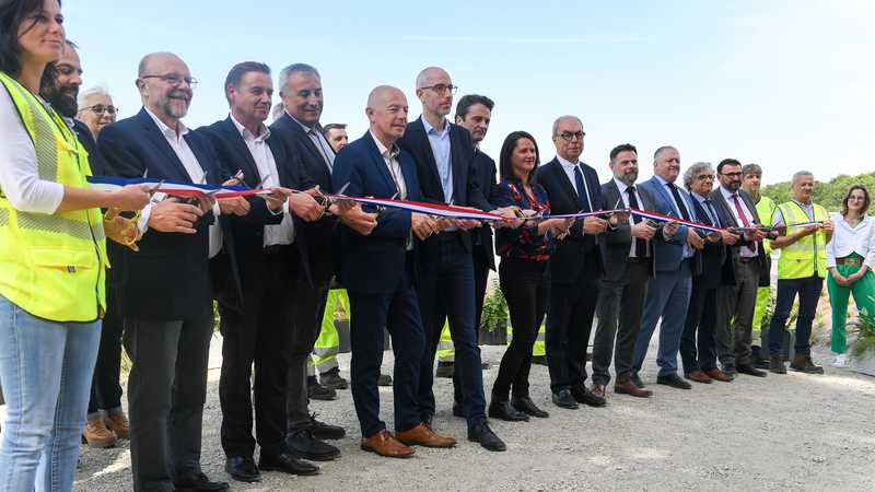 Les responsables de Vinci Autoroutes, qui assurait la maîtrise d’œuvre du chantier, et les élus locaux ont inauguré le 6 juin les nouveaux aménagements de la Porte de Gesvres © Thierry Mézerette.