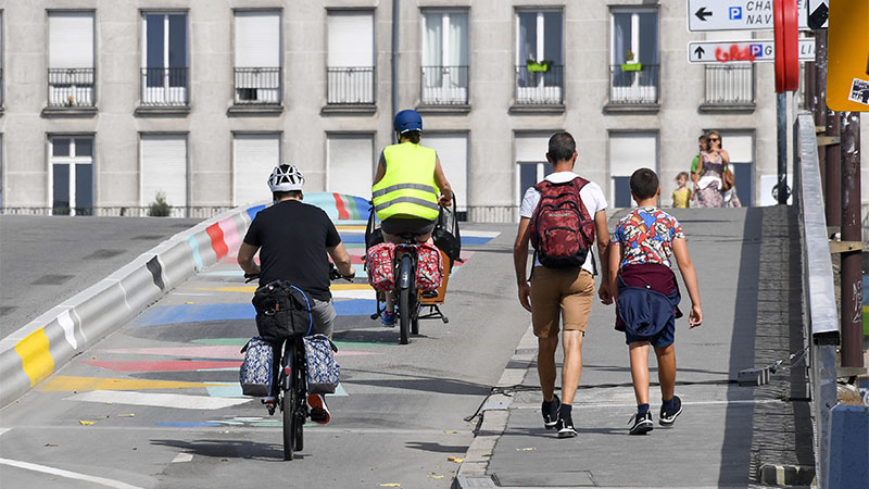 Avec la crise sanitaire, l'usage du vélo a doublé passant de 65 000 déplacements en 2015 à 120 000 déplacements quotidiens en 2020 à l’échelle de la métropole.
