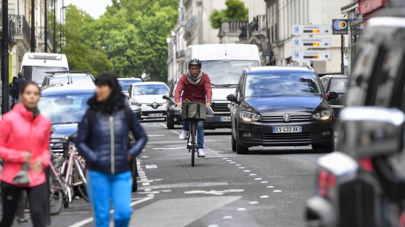 Pour pédaler en toute sécurité, la rue de Strasbourg va être dotée de deux bandes cyclables d’1,50 m à 2 m de large, sur toute sa longueur.