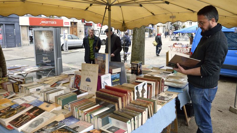 La foire aux livres vous attend place Saint Pierre le 29 mars ©Régis Routier