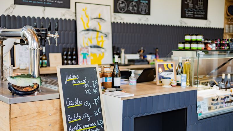 Huîtres et dégustations de vins : la place du commerce sera le QG des gourmands ©Garance Wester 