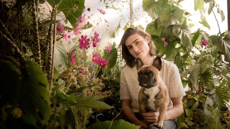 « Primeroze », la nouvelle boutique d’Audric Ronfort, 24 ans, propose des fleurs de saison, des bouquets, des plantes ainsi que des créations immortelles. © Romain Péneau / Primeroze