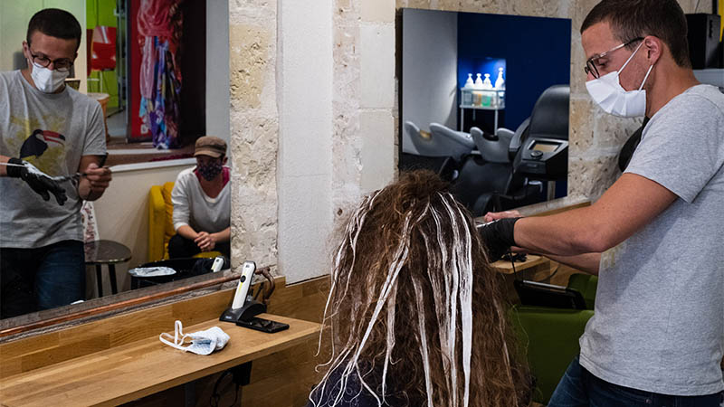 Après deux mois de fermeture, les coiffeurs ne chôment pas ! Ici, La Plateforme de la rue Léon-Blum.