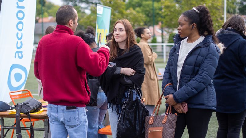 Recherche d'emploi : un accompagnement pour les jeunes et les seniors