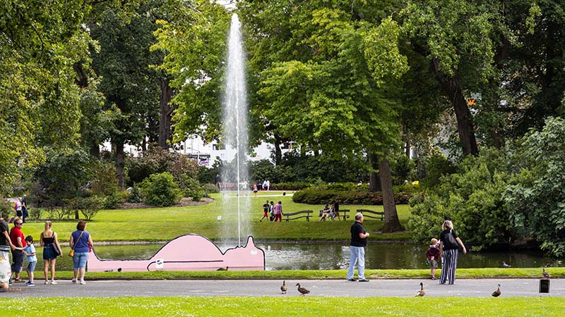 N’hésitez pas à vous rafraîchir dans l’un des 101 espaces verts de Nantes .