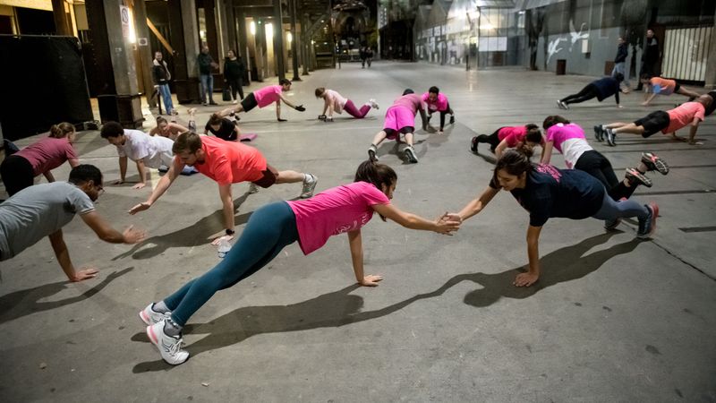 Sous les Nefs, les sportifs de Nantes Urban Fit ont bougé pour Octobre Rose. © Tim Fox