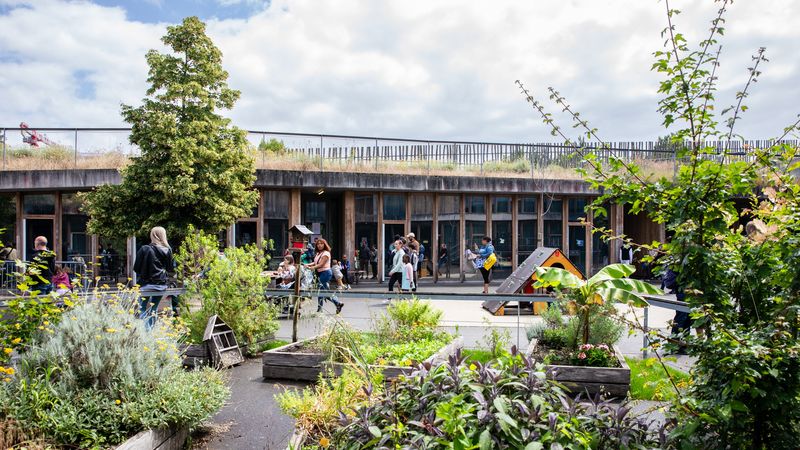 La cour de l'école Aimé Césaire sur l'Île de Nantes (©Céline Jacq)