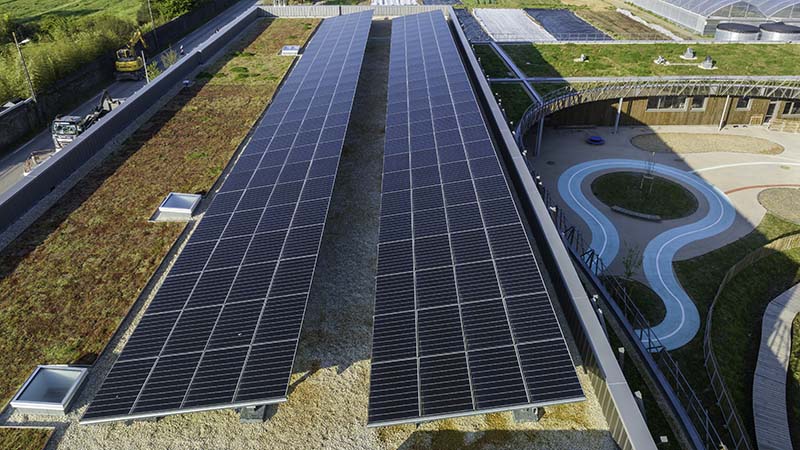 L'école Claire-Bretécher bénéficie de panneaux photovoltaïques en toiture. © Valéry Joncheray pour Nantes Métropole
