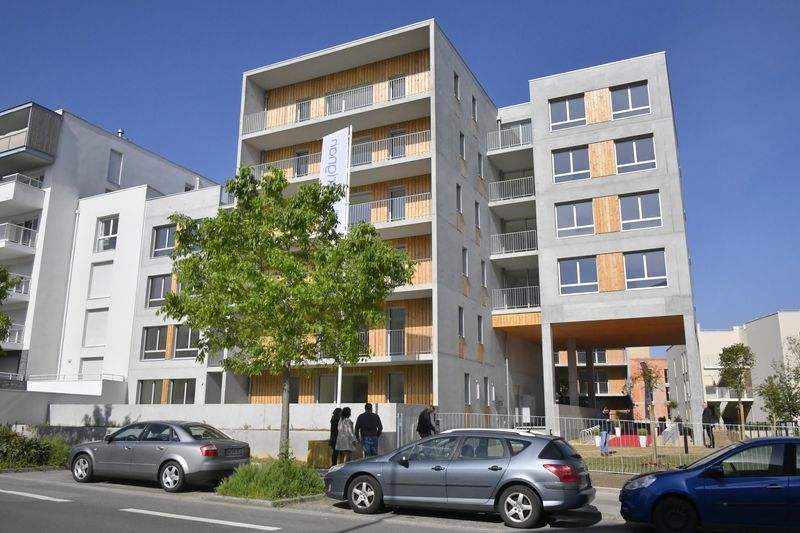 Mariage de béton brut et de bois, la résidence Patio Verde comprend 34 logements du T3 au T5. © Rodolphe Delaroque / Nantes Métropole