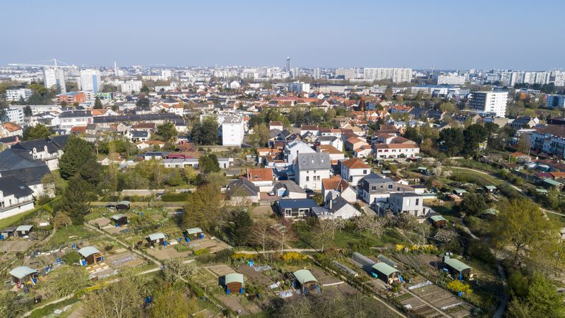 La modification du plan local d’urbanisme métropolitain vise à la fois à relancer la construction de logements et renforcer la protection du végétal, des sols vivants et de la biodiversité.  © Valéry Joncheray