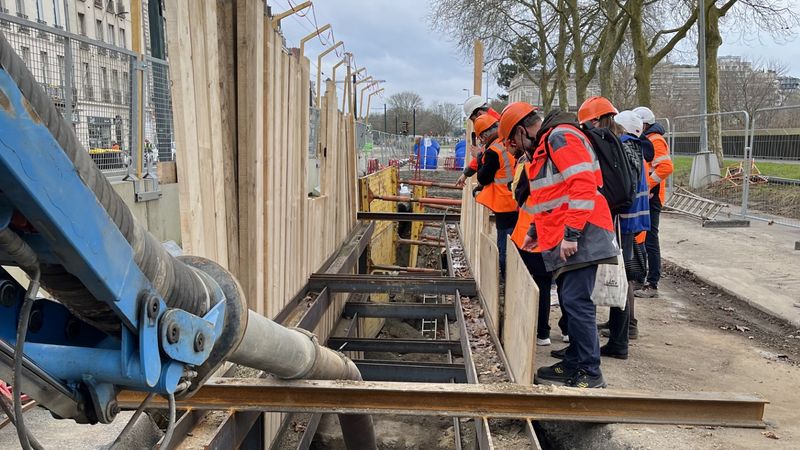 Visite guidée des travaux de rénovation du réseau d'eau potable du quai de la Fosse, le 10 décembre 2024.  © Nantes Métropole