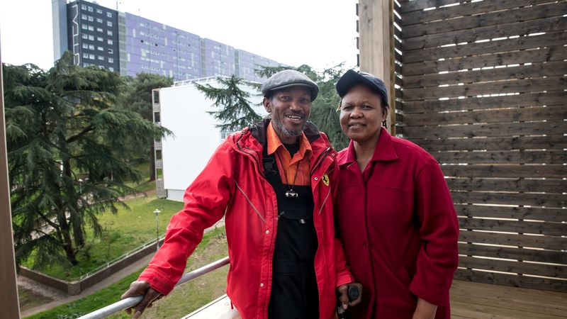 Lundi 14 octobre, de nouveaux locataires ont commencé à prendre possession de leurs appartements flambant neufs d’un immeuble de la rue Claude-Lorrain, à Nantes. © Tim Fox