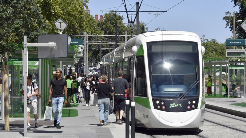Agrandie au cours de l’été 2021, la nouvelle station Commerce peut désormais accueillir simultanément deux rames de tramway.  © Rodolphe Delaroque