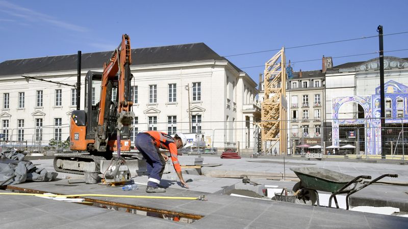 La construction des 8 fontaines, 5 au nord de la ligne de tramway et 3 au sud, se poursuit jusqu’en novembre 2022.  © Rodolphe Delaroque