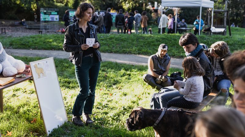 Un atelier pour prévenir les risques de morsures et détecter les signes avant-coureurs, le 23 octobre 2024 au parc des Capucins. © Garance Wester