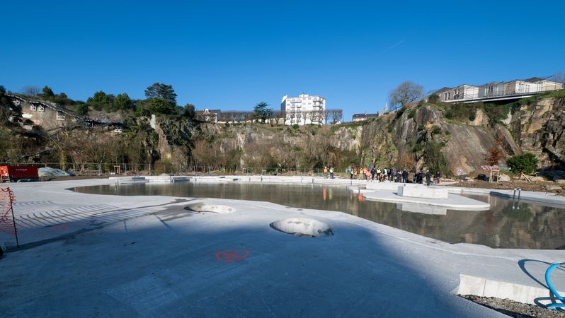 L’ancienne carrière minérale laisse place à un bassin de baignade de 700 m². © Patrick Garçon