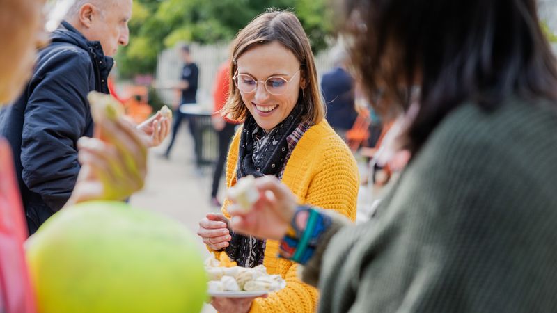 Soupe de chou kale, houmous, confiture de tomates vertes ou gâteau courge-miel : les végétaux peuvent toujours nous étonner, même avec les recettes les plus simples et à la portée de tout cuisinier amateur. © Garance Wester