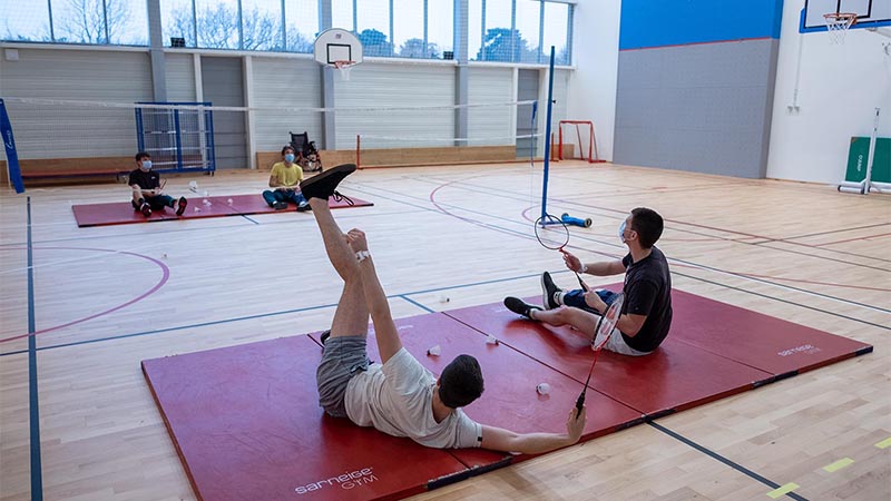 La salle de sport - badminton, escalade, basket, ping-pong - peut accueillir une trentaine de personnes en simultané. Crédit : Patrick Garçon.