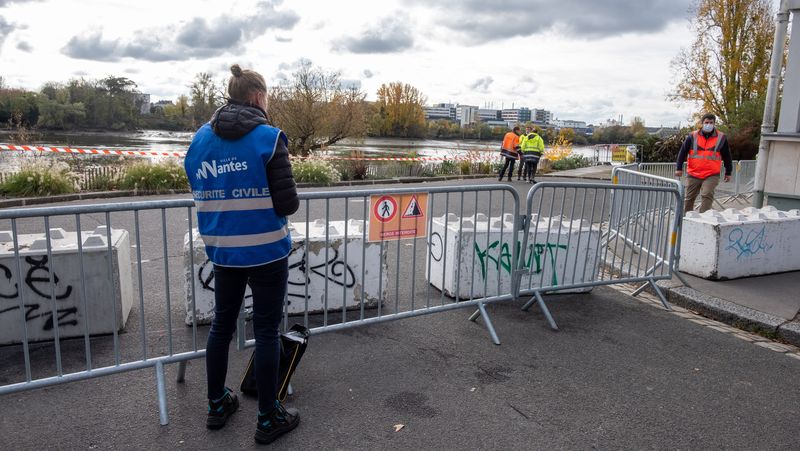 Un périmètre de sécurité a été rapidement installé par les services de la Ville de Nantes et de Nantes Métropole. © Patrick Garçon