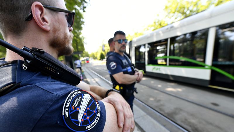 Les jours de match à la Beaujoire, 5 agents de l'Unité métroplitaine des transports en commun y sont déployés. © Marc Roger