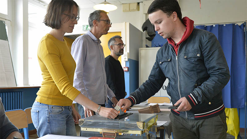 Vous pouvez donner de votre temps le jour des élections pour aider à la tenue des bureaux de vote à Nantes