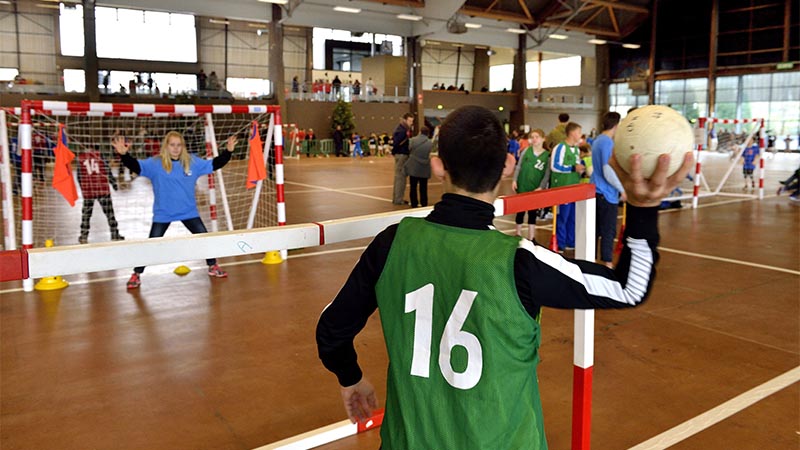 Du handball est proposé au gymnase du Breil.