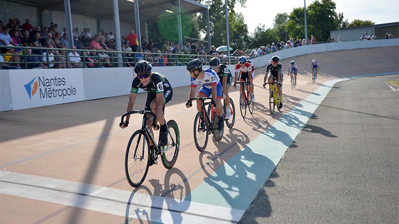 Le cyclisme sur piste est à l’honneur au vélodrome  Marcel-de-la-Provôté de Couëron.  (Crédit Éric Milteau – Ville de Couëron).
