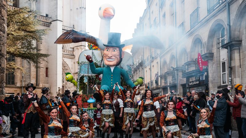 Les chars, personnages incontournables du carnaval de Nantes © Garance Wester