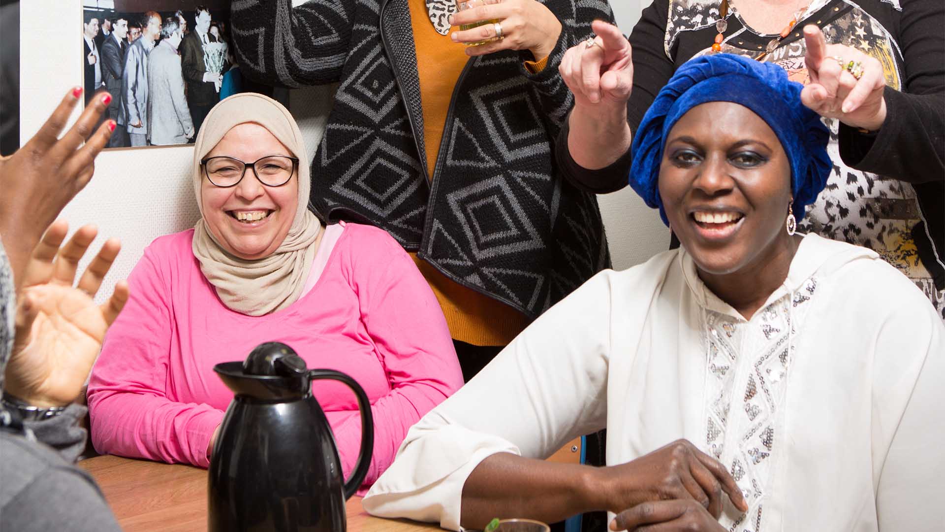 Au Café qui papote, des femmes se retrouvent pour partager leurs préoccupations