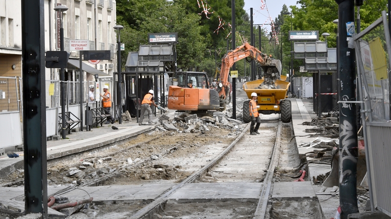 La démolition des anciennes voies sur le quai de Versailles a démarré fin juin © Rodolphe Delaroque.